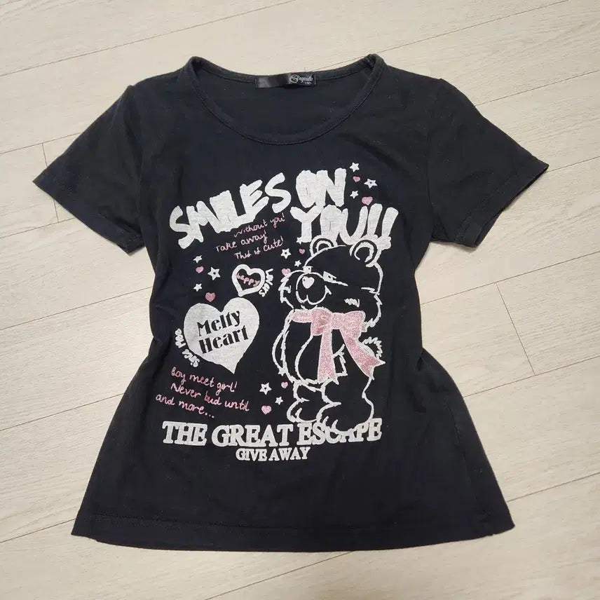 [BUNJANG] Bear Graphic T-Shirt with Glitter Ribbon and Heart Detail / 할인중 초갸루깔 곰돌이 빤짝이 리본 하트 반팔