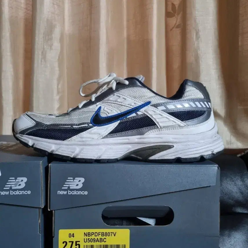 [BUNJANG] Nike Initiator White Obsidian Metallic Grey / 나이키 이니시에이터 화이트 옵시디언 메탈릭 그레이 275