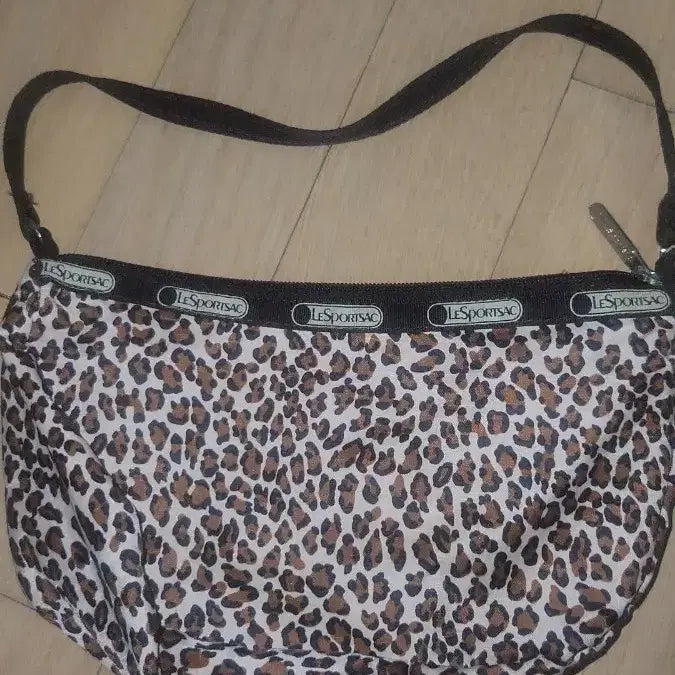 [BUNJANG] Lesportsac Hobo Bag Leopard Print / 레스포색 호보백 레오파드 무늬입니다