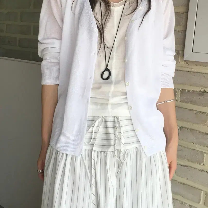 [BUNJANG] Mienne Moi Button V-Neck Cardigan White / 미엔느 모이 버튼 브이넥 가디건 화이트