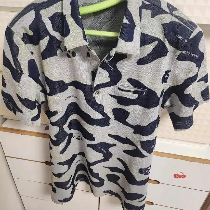 [BUNJANG] Mark &ロナ Camo Pattern T-Shirt / 마크앤로나 티셔츠