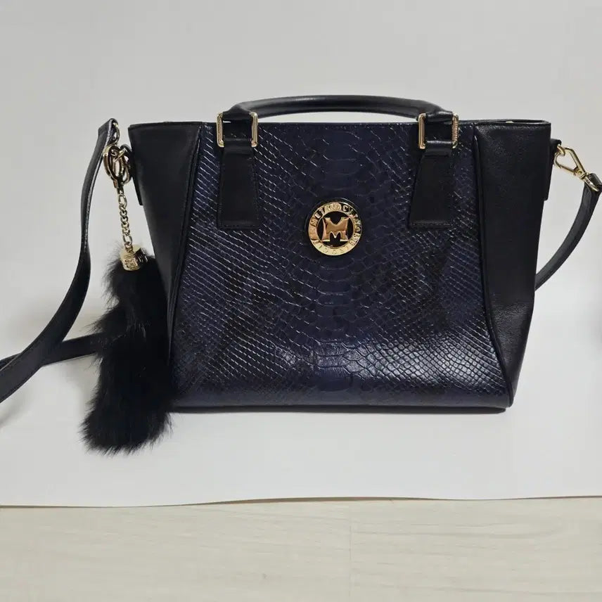 [BUNJANG] Metrociti Python Pattern Tote Bag with Fur Charm / [정품/상태최상] 메트로시티 파이톤 패턴 토트 겸 크로스백 (퍼참장식포함