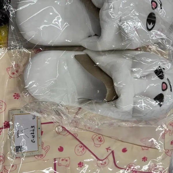 [BUNJANG] Stray Kids Hyunjin Genie's Lair Japan FC Limited Slippers + Pajama Set / 스키즈 현진 지니렛 일본fc 한정  실내화+파자마