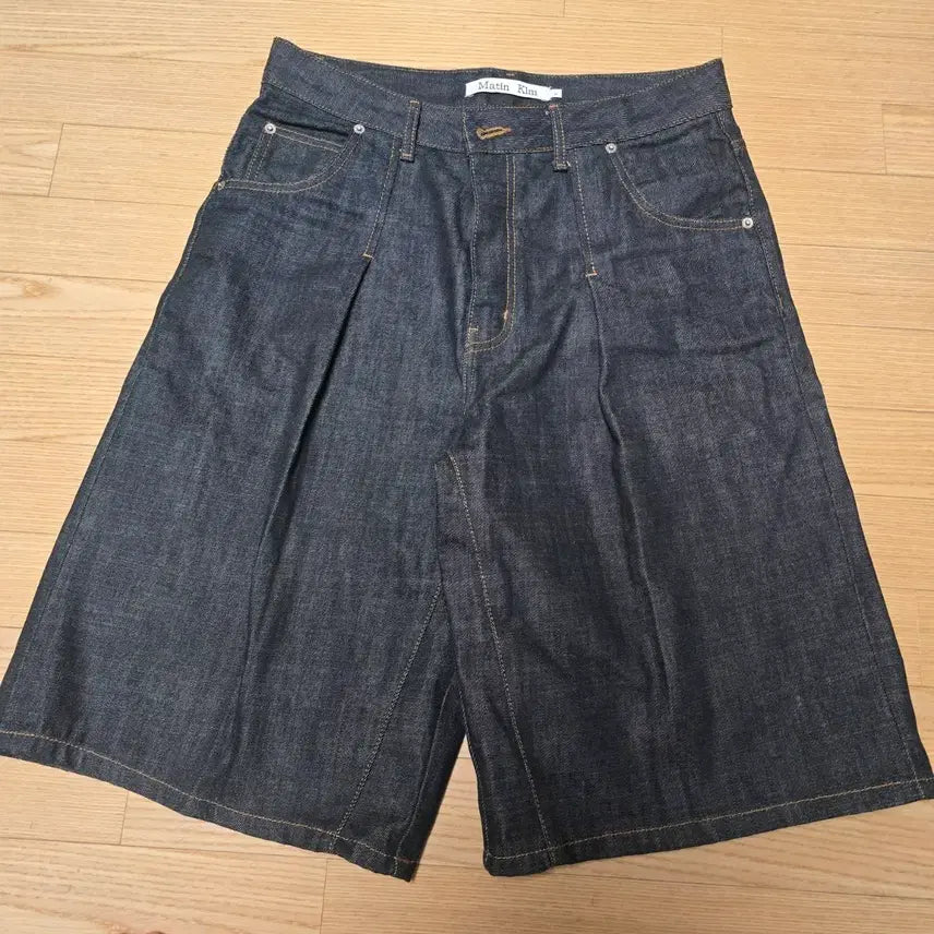 [BUNJANG] Martin Kim Denim Pintuck Bermuda Shorts / 마틴킴 데님 핀턱 버뮤다 반바지