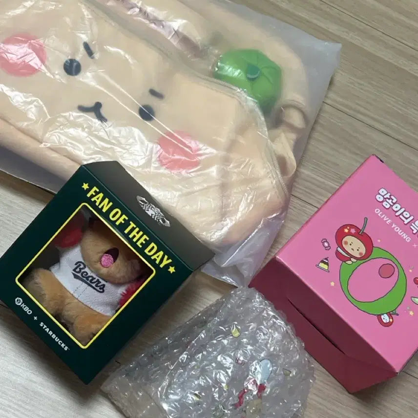 [BUNJANG] MangGom Bundle Set Pouch, Mug Cup, Doll Keychain / 망곰굿즈