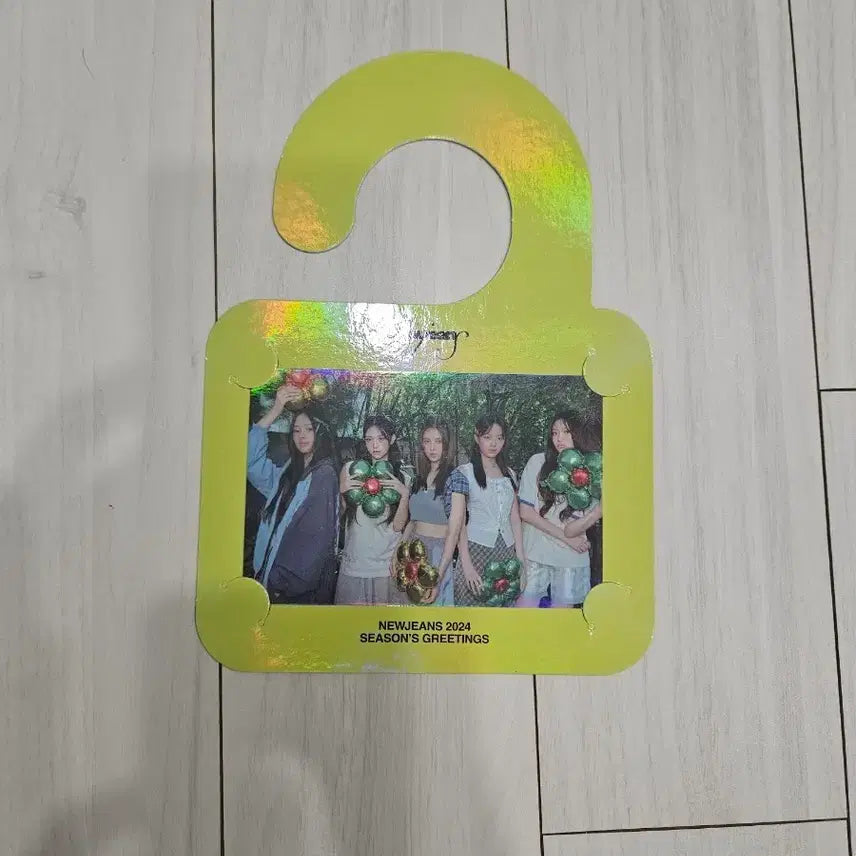 [BUNJANG] NewJeans 2024 Season's Greetings Hangtag POB / 뉴진스 2024 시즌 그리팅 행택 특전