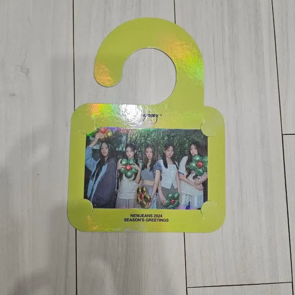 [BUNJANG] NewJeans 2024 Season's Greetings Hangtag POB / 뉴진스 2024 시즌 그리팅 행택 특전