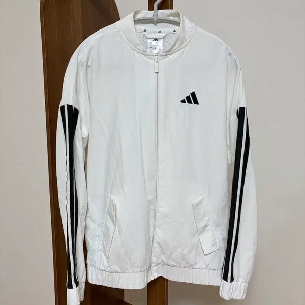 [BUNJANG] Adidas Three-Stripes Windbreaker Jacket Bomber White / 아디다스 삼선 바람막이 점퍼 봄버 화이트
