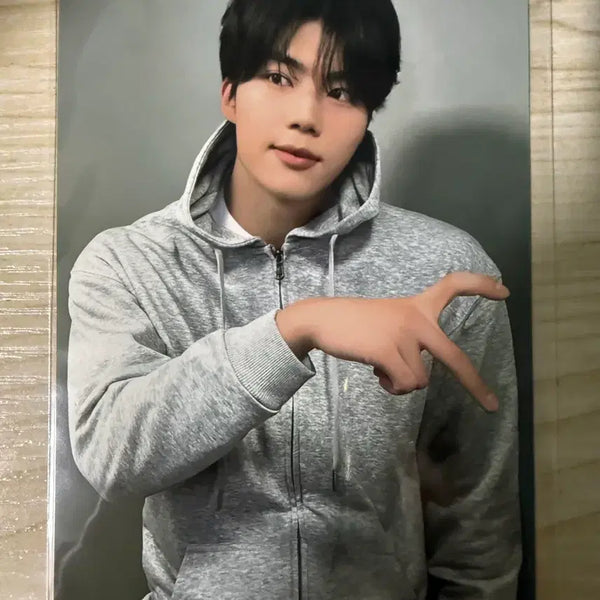 [BUNJANG] ZEROBASEONE (ZB1) Park Gunwook Photoism Hoodie Photocard / 제베원 박건욱 포토이즘 후드 입고 나와