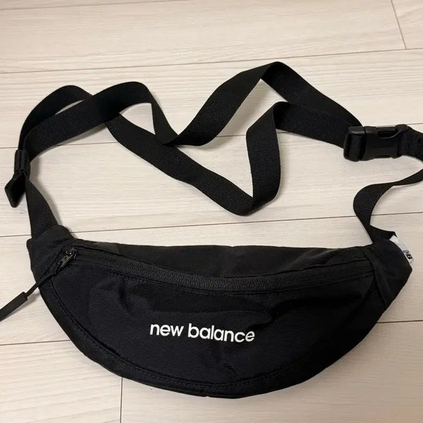 [BUNJANG] New Balance Black Hip Pack / 뉴발란스 블랙 힙색