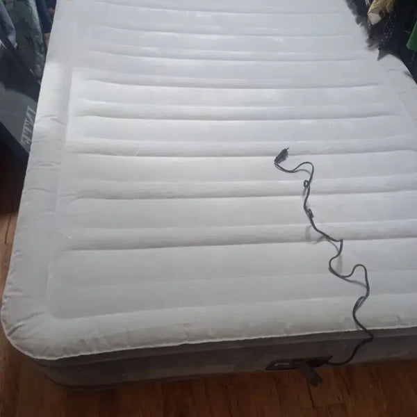 [BUNJANG] INTEX Automatic Air Mattress - 2 Person / INTEX 자동. 에어매트 2인용. 택포4만원에. 판매