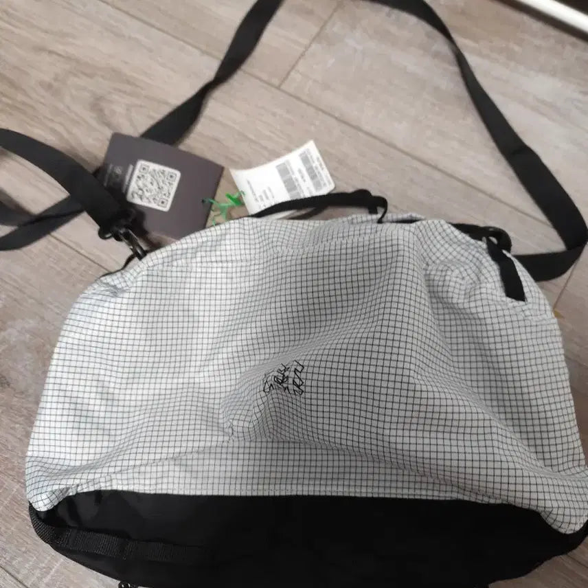 [BUNJANG] Kolon Pouch Crossbody Bag / 코오롱 파우치 크로스백 팝니다