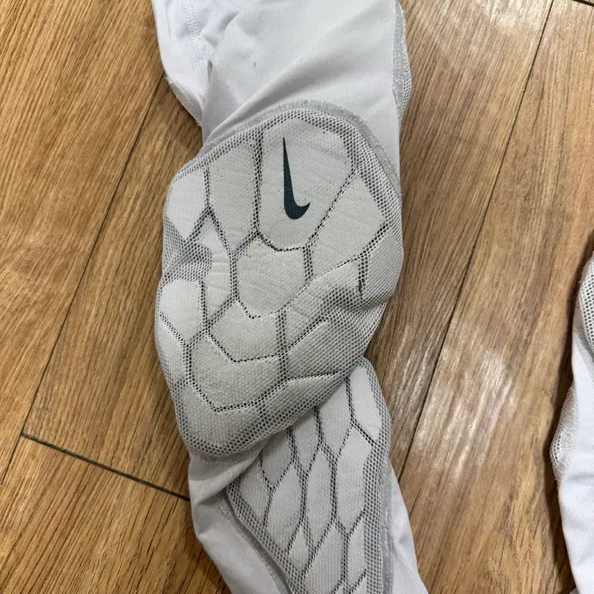 [BUNJANG] Nike HyperStrong Football Elbow Pad Sleeve Right Arm / Nike 하이퍼스트롱 미식축구 팔꿈치 패드 슬리브 오른팔