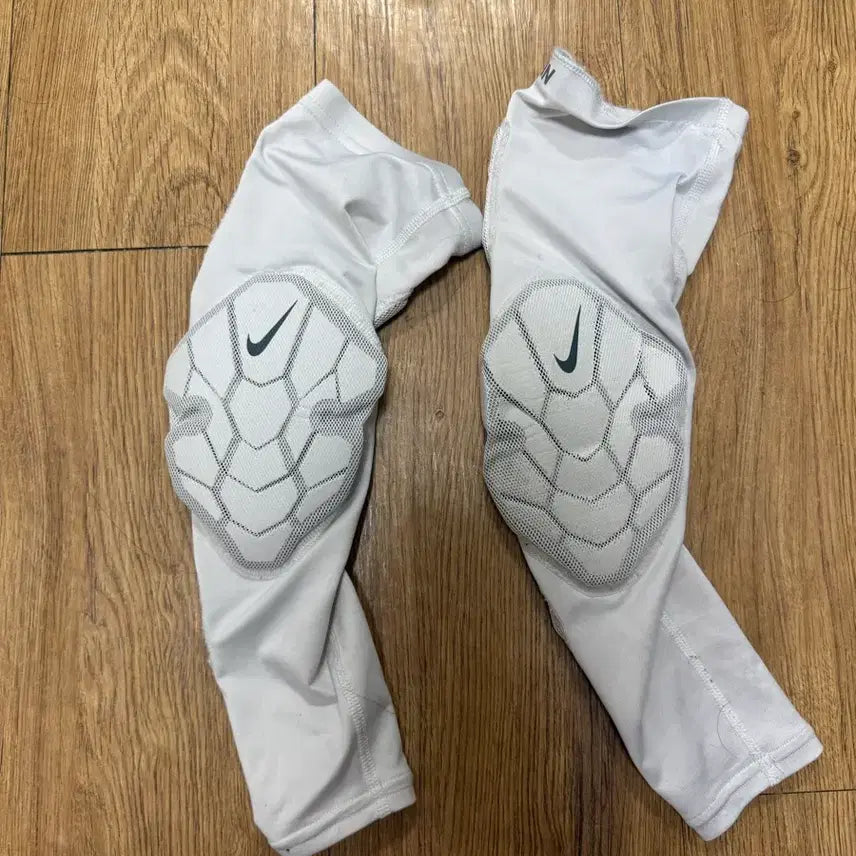 [BUNJANG] Nike Hyperstrong American Football Padded Sleeve Left Arm / Nike 하이퍼스트롱 미식축구 패드 슬리브 왼팔