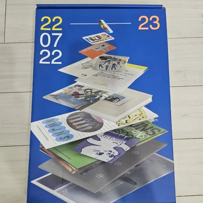 [BUNJANG] NewJeans Yearbook Album 22-23 / 뉴진스 이어북 앨범 22-23