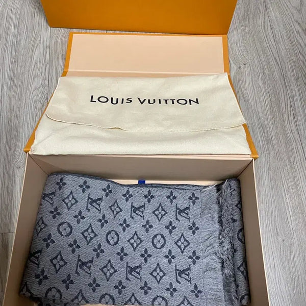 [BUNJANG] Louis Vuitton Monogram Scarf Light Grey / 루이비통 머플러 라이트그레이 판매합니다.