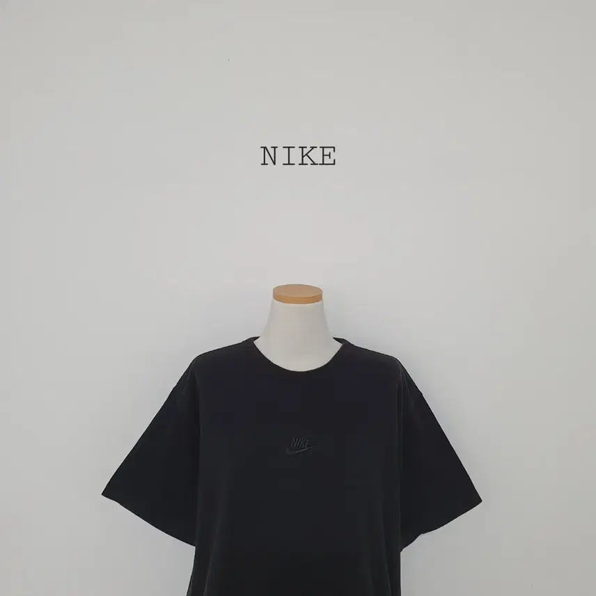 [BUNJANG] Nike Black Embroidered Logo Short-Sleeve T-Shirt / 세일)No.26070104 나이키 반팔 티셔츠 블랙자수로고 블랙컬러