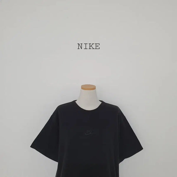 [BUNJANG] Nike Black Embroidered Logo Short-Sleeve T-Shirt / 세일)No.26070104 나이키 반팔 티셔츠 블랙자수로고 블랙컬러