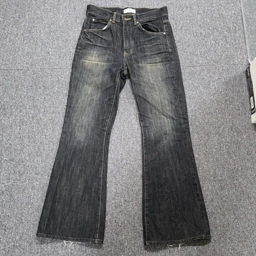 [BUNJANG] Ellmude Jeanne Flare Size 44 Denim / 엘무드 잔느플레어 44사이즈
