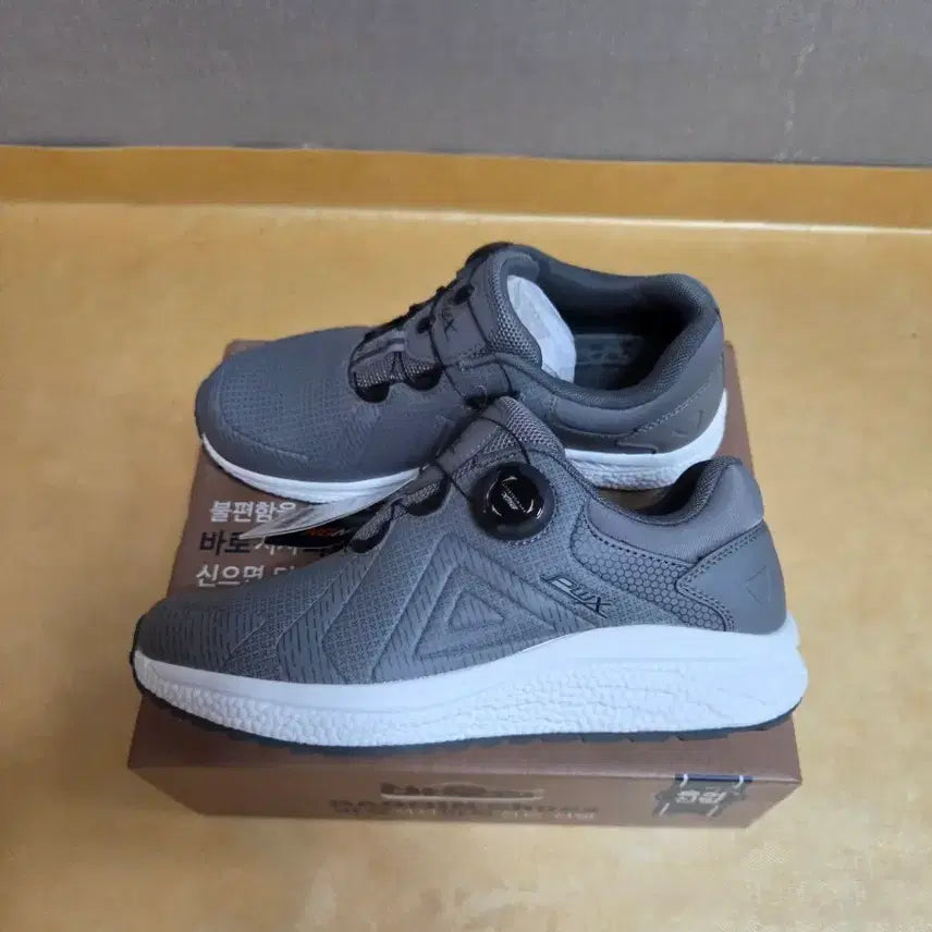 [BUNJANG] PRO-WORLD CUP Dial Sneakers Men's 250 / 프로월드컵 다이얼 운동화 새제품. 텍가 178,000원 남성 250.