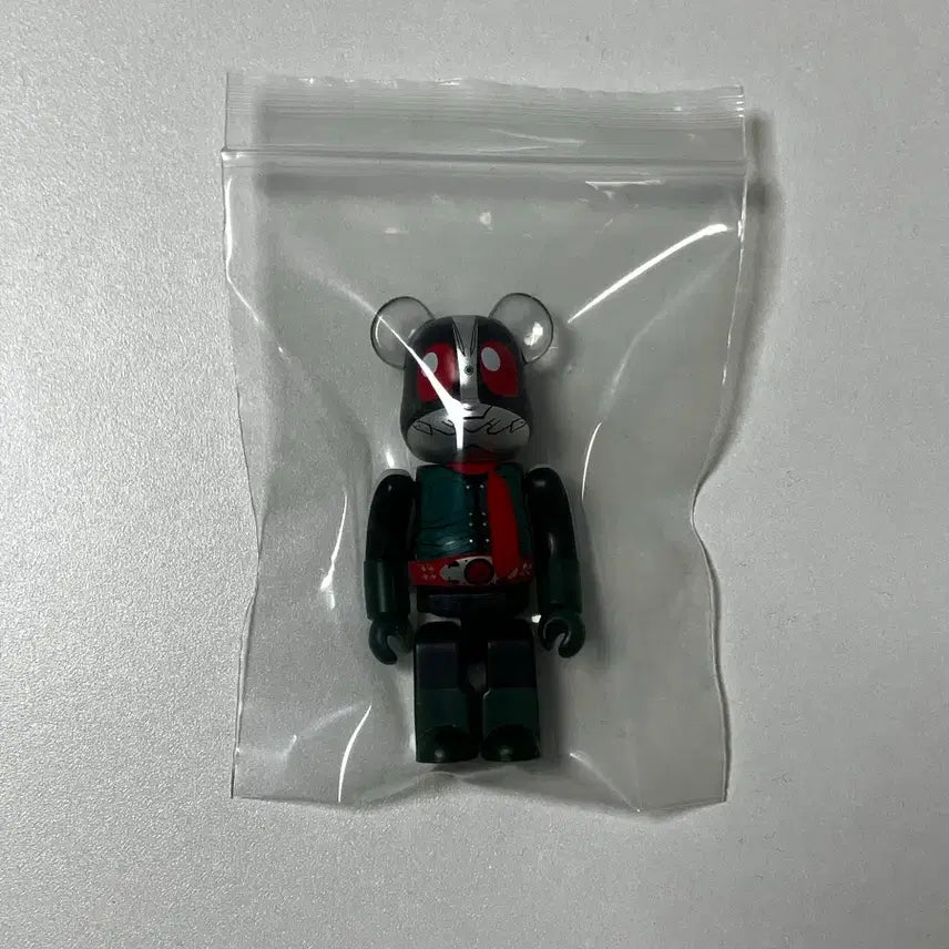 [BUNJANG] Bearbrick Series 46 Kamen Rider Collectible Figure / 베어브릭100 46탄 역히어로 가면라이더