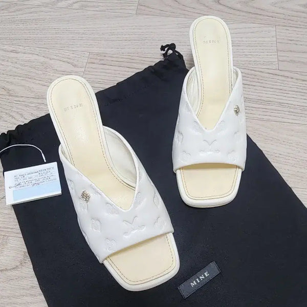 [BUNJANG] Mine Emblem Beading Slide Mules / [245] 한섬 마인 엠블럼 비딩 슬라이드 뮬. 새상품