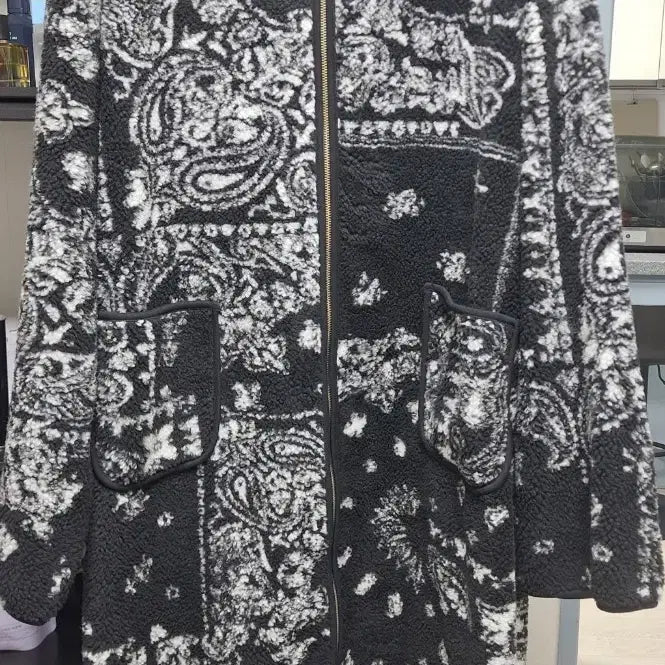 [BUNJANG] Mimisiel Paisley Fleece Zip-Up Outerwear / 미미씨엘 페이즐리 후리스 집업
