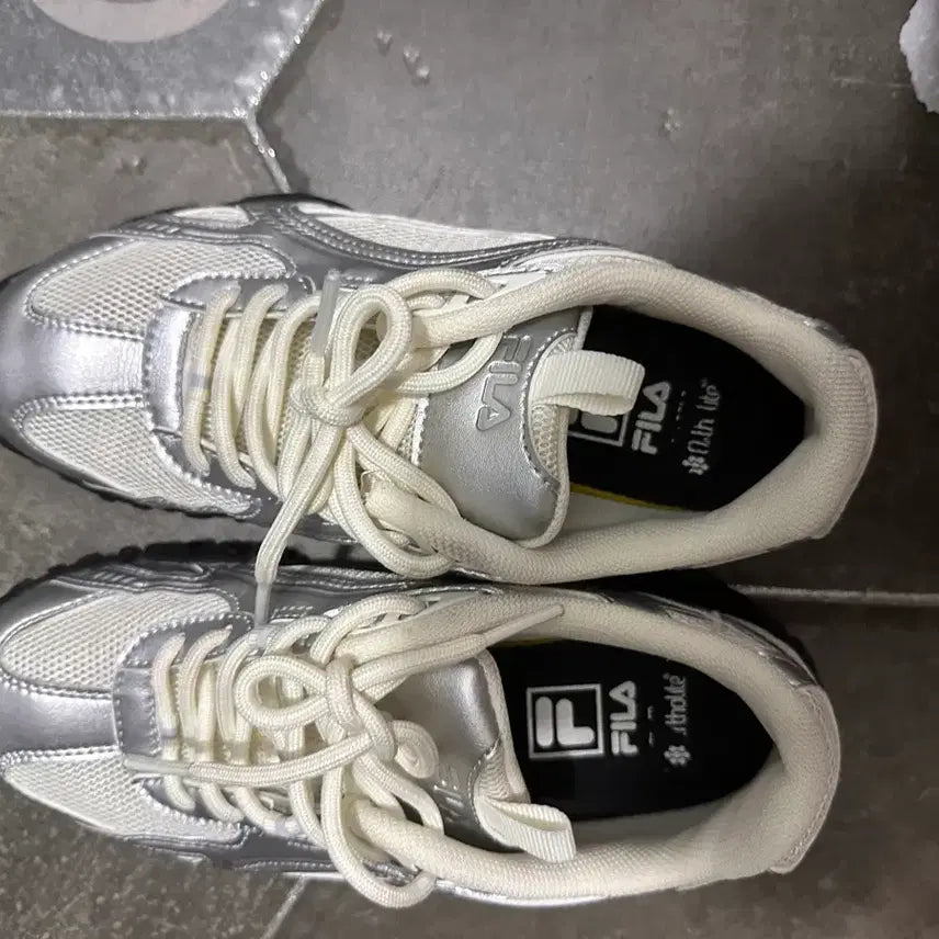[BUNJANG] Fila Eshafa Silvermoon Sneakers / 필라 에샤페 실버문