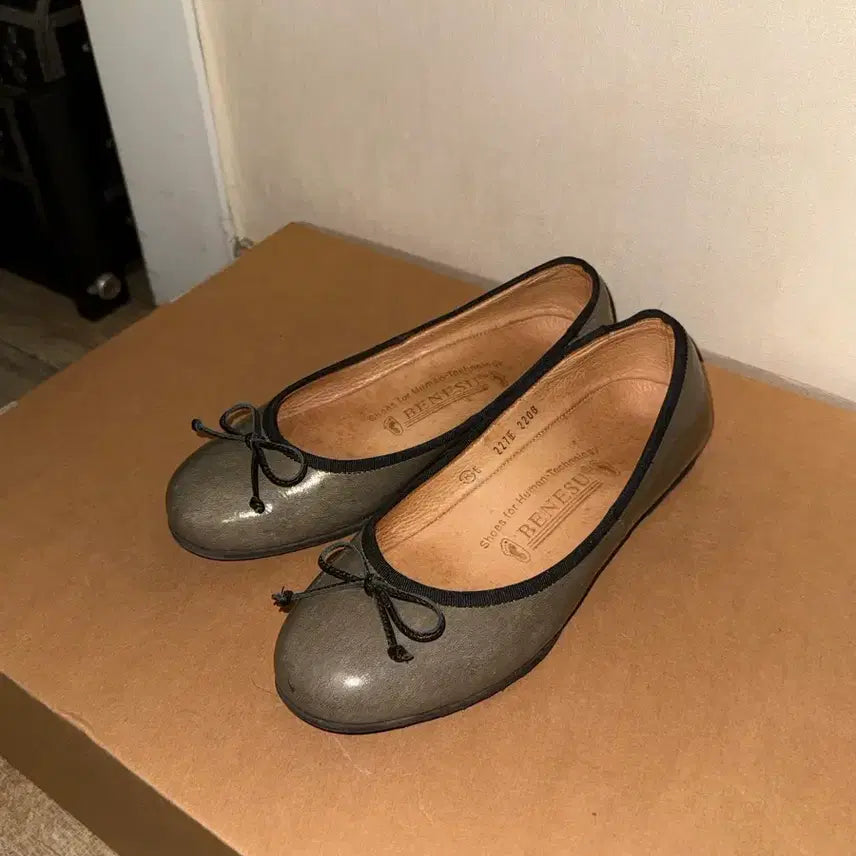 [BUNJANG] BENESU Ribbon Flats Shoes (Size 220) / Vintage. BENESU 리본 플랫슈즈 (220)