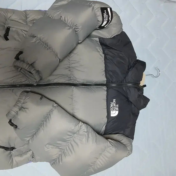 [BUNJANG] The North Face x INVINCIBLE Nuptse Jacket / 노스페이스 인빈시블 콜라보 눕시 자켓