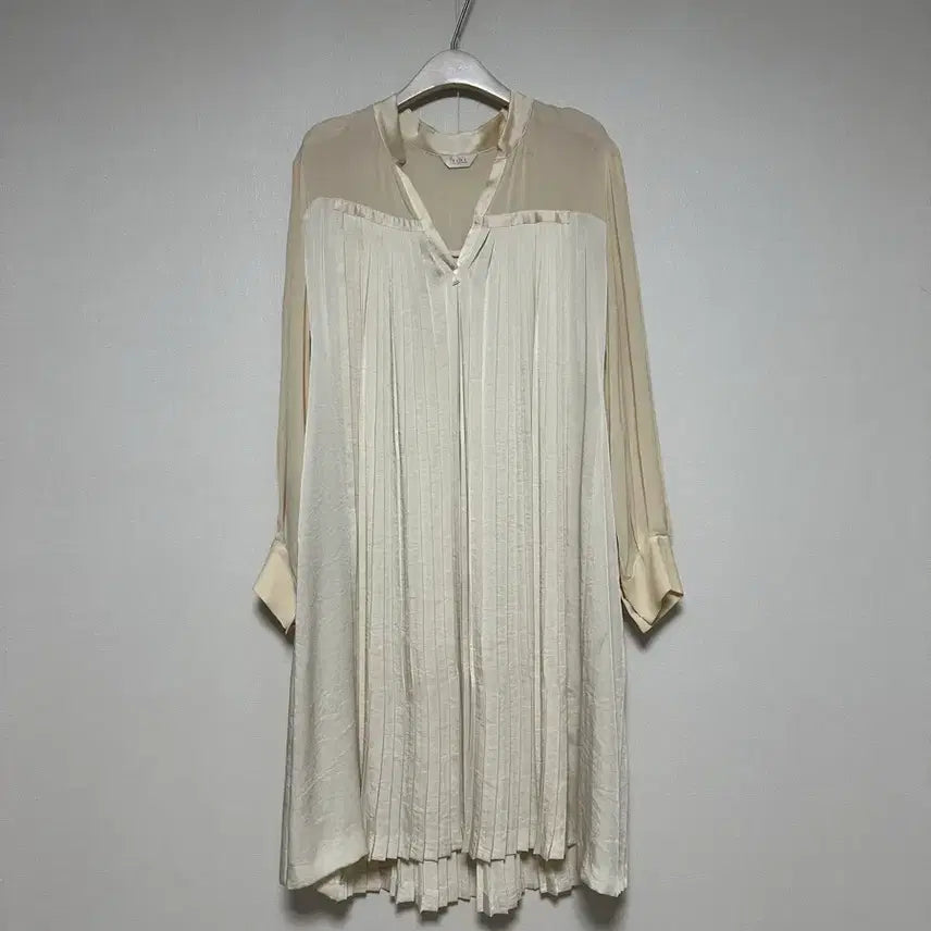 [BUNJANG] Time Silk Notch Neck Pleated Dress / 타임 실크 노치넥 플리츠 원피스