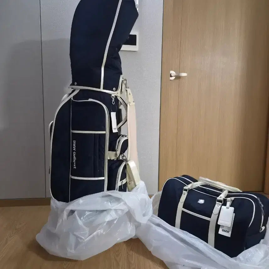 [BUNJANG] BMW Wheel Caddy Golf Bag Boston Bag Set / BMW 휠 캐디 골프백 보스턴백 일괄판매