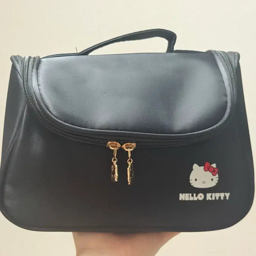 [BUNJANG] Sanrio Hello Kitty Cosmetic Pouch Black / [산리오] 헬로키티 화장품 파우치 블랙
