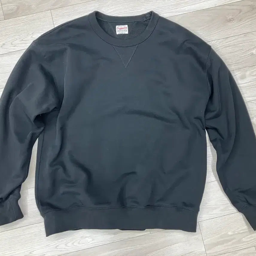 [BUNJANG] Outstanding Crewneck Sweatshirt / 아웃스탠딩 맨투맨 스웻셔츠 판매합니다