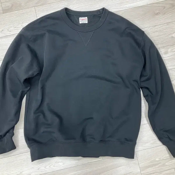 [BUNJANG] Outstanding Crewneck Sweatshirt / 아웃스탠딩 맨투맨 스웻셔츠 판매합니다