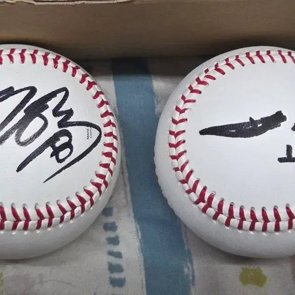 [BUNJANG] 40th Anniversary Legend Official Baseball Signed by Kim Dong-ju and Park Jung-tae / 40주년 레전드 공인구 친필싸인볼