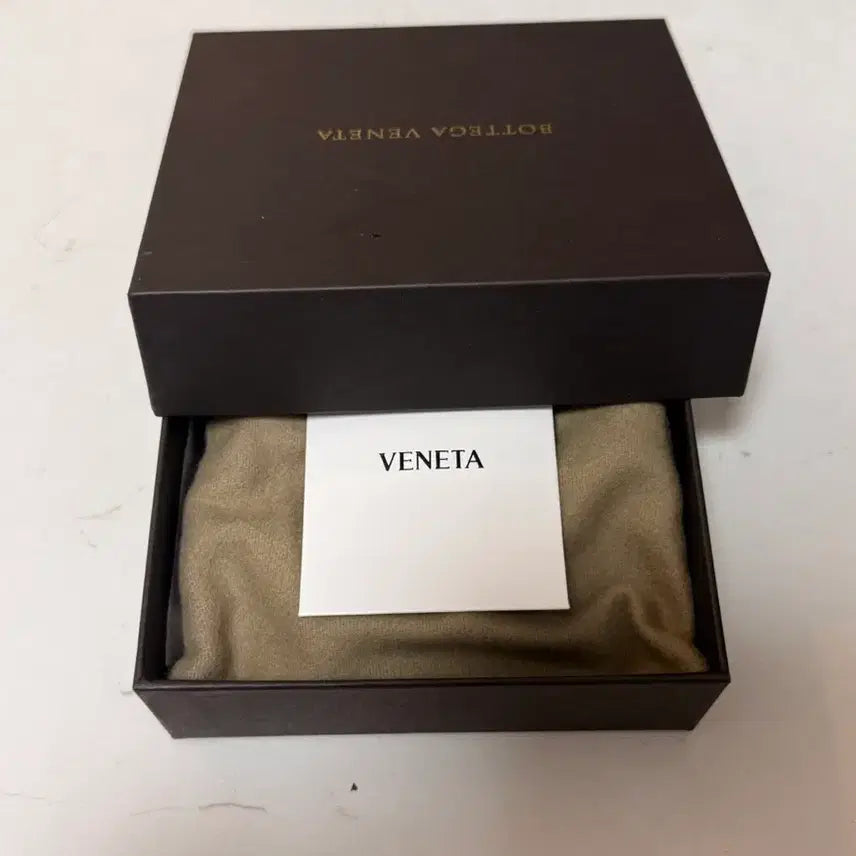 [BUNJANG] Bottega Veneta Rubber Intrecciato Bi-fold Wallet / 보테가베네타 러버 인트레치아토 반지갑