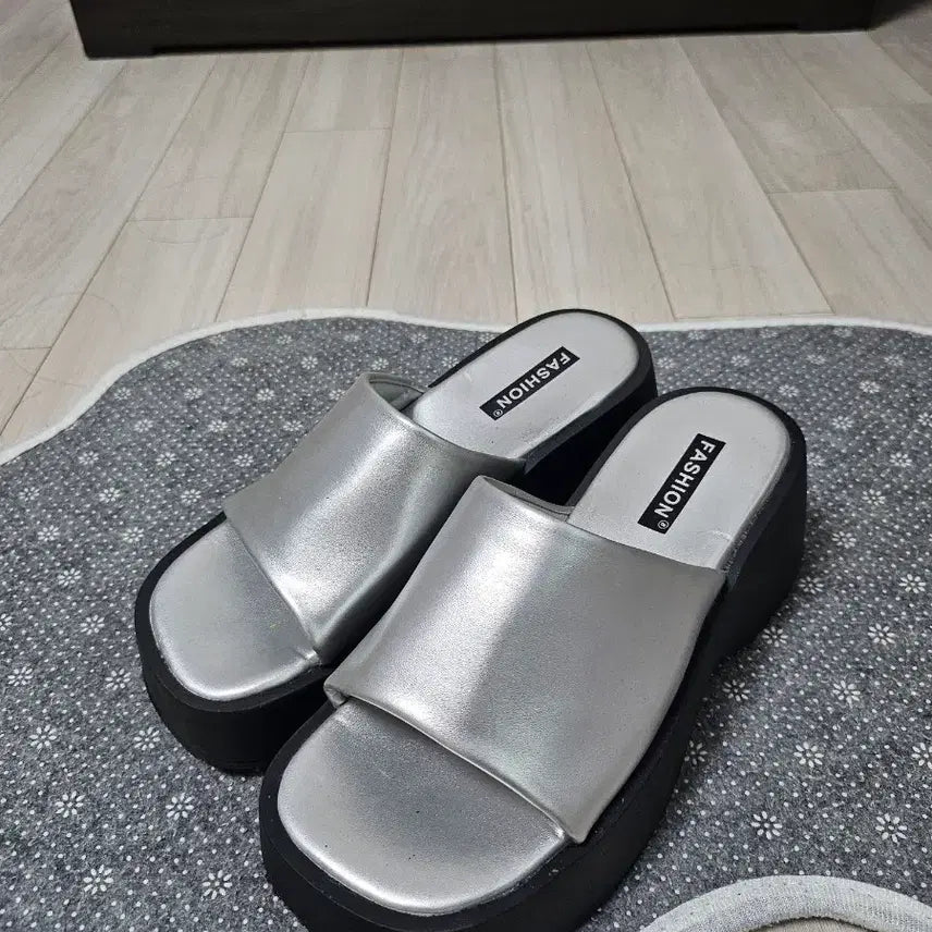 [BUNJANG] Silver Platform Sandals Slippers / 실버 통굽 샌들 슬리퍼