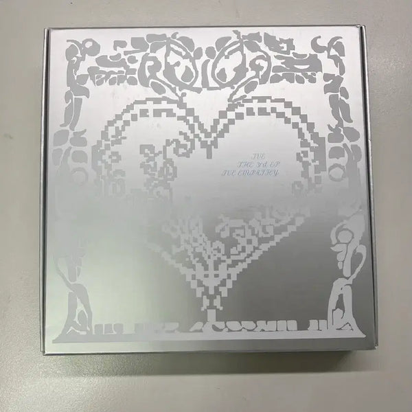 [BUNJANG] IVE EMPATHY Loved IVE Version Album (Unsealed) / 아이브 엠파시 러브드 아이브 버전 개봉 앨범