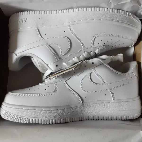 [BUNJANG] Nike Air Force 1 '07 All White Sneakers (Size 245) / 에어포스 원 올백(화이트) 사이즈 245 새상품