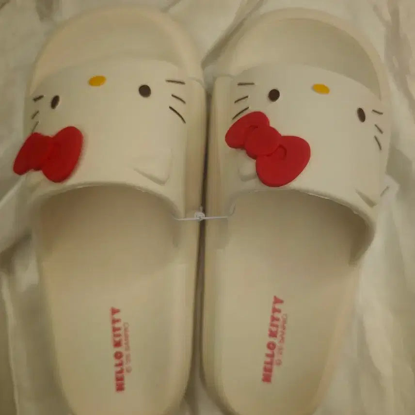 [BUNJANG] Hello Kitty White Sandals (255) / 헬로키티  화이트 255