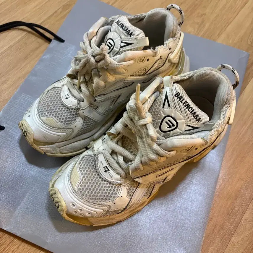 [BUNJANG] Balenciaga New Runner White Sneakers Size 40 / (40)발렌시아가 뉴러너 화이트 스니커즈 신발