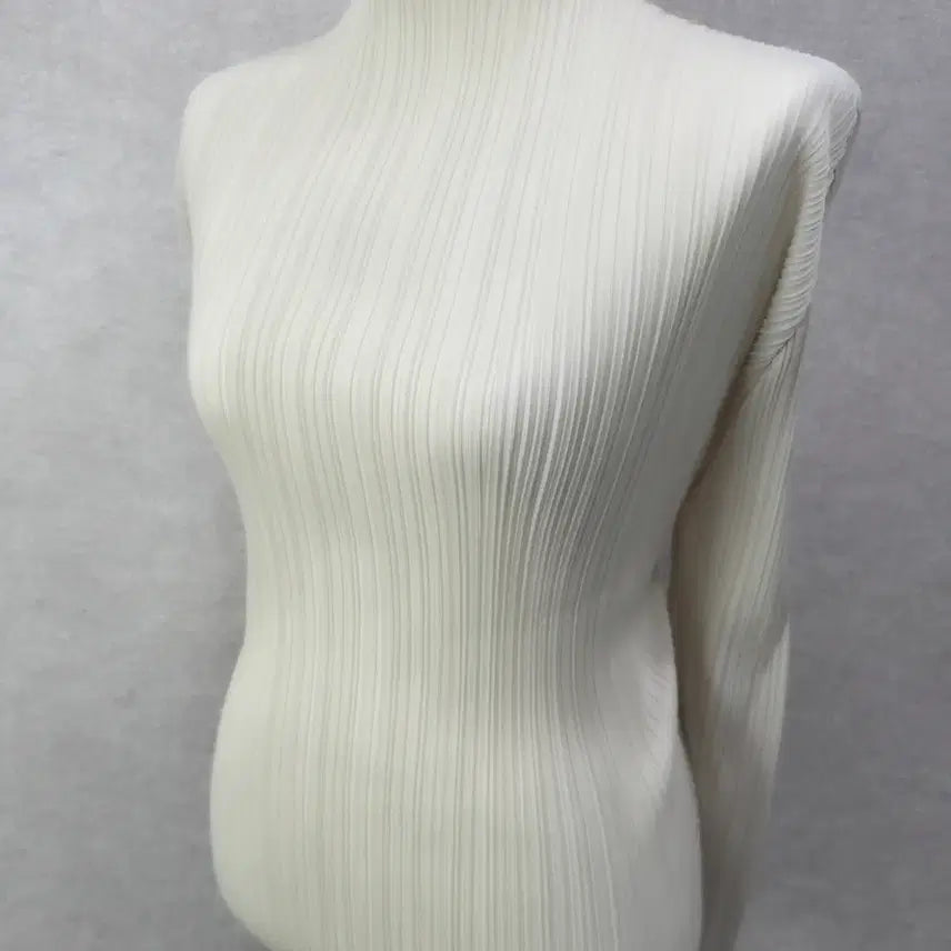 [BUNJANG] Pleated High-Neck Long-Sleeve Cream Ivory / 플리츠 하이넥 크림 아이보리 롱슬리브