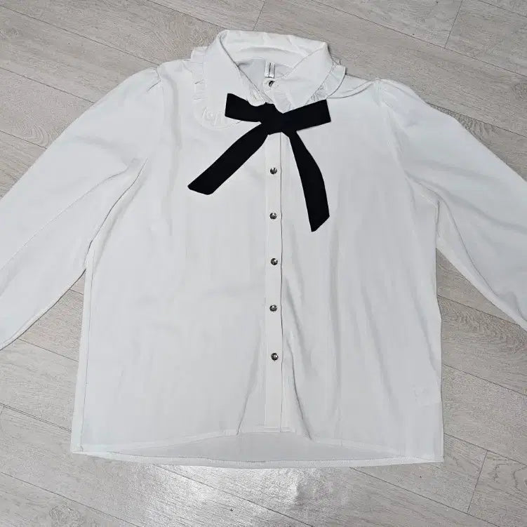[BUNJANG] Rirí & Co. Ribbon Blouse / 리리앤코 리본 블라우스