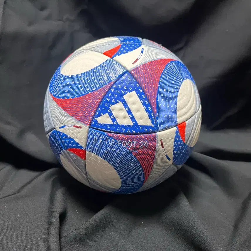 [BUNJANG] Adidas Fussballliebe Size 5 OMB 2024 Paris Olympics Match Ball / 아디다스 푸스발리베 5호 OMB 2024 파리 올림픽 매치볼