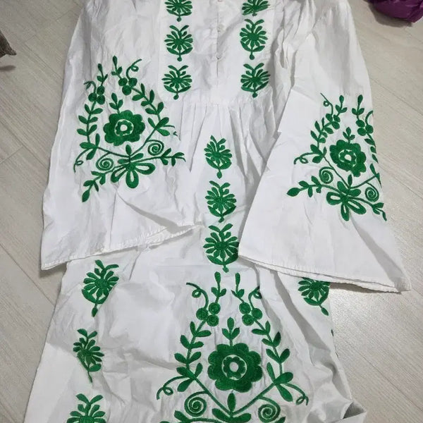 [BUNJANG] Zara White Green Embroidered Dress / 자라 화이트 그린 자수 원피스