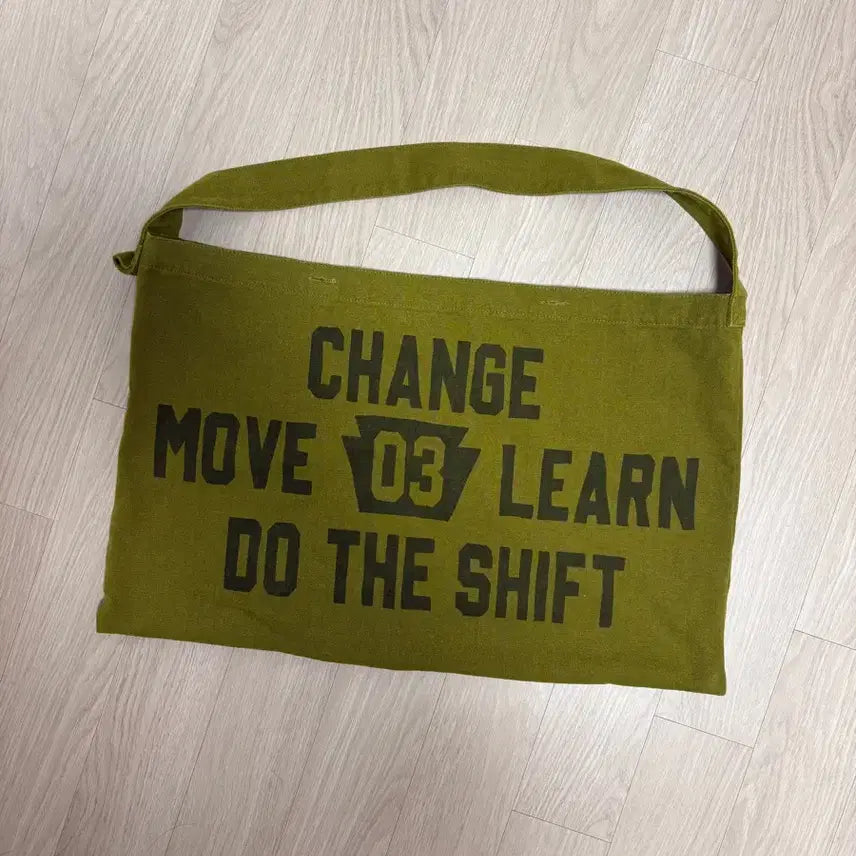 [BUNJANG] Collect Piece CML Messenger Bag (Olive Green) / 컬렉트피시스 CML MESSENGER BAG (OLIVE GREEN)