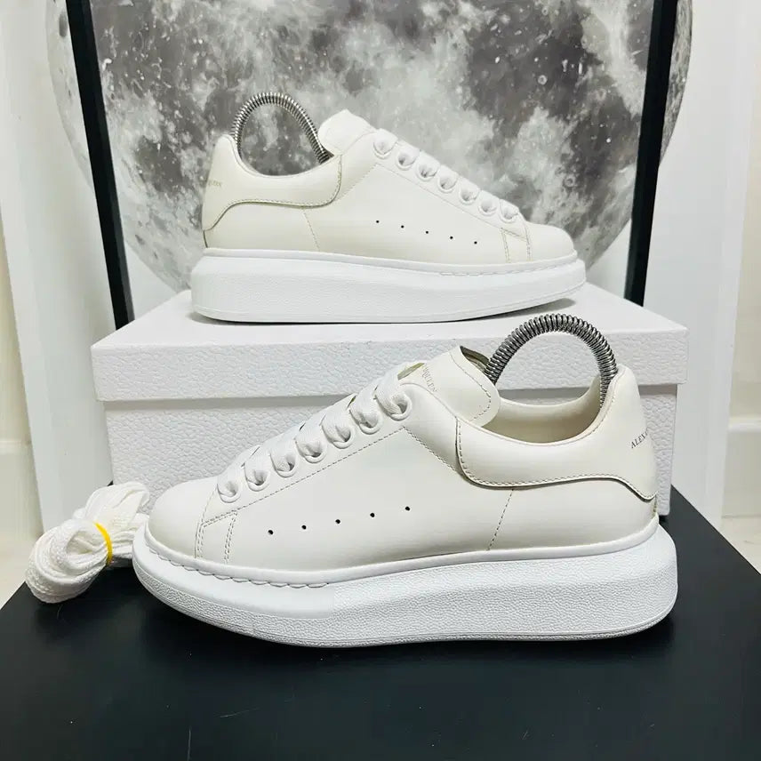 [BUNJANG] Alexander McQueen White Oversized Sole Sneakers Size 35 / 정품 35) 알렉산더 맥퀸 화이트 오버솔  스니커즈 225~230