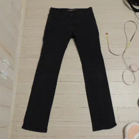 [BUNJANG] Stylish Black Straight Leg Jeans / 스탈리시한 블랙 스트레이트 진