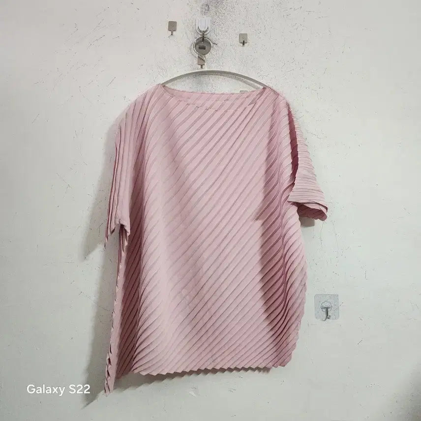 [BUNJANG] Pleated Short-Sleeve Blouse / 플리츠 반팔 블라우스